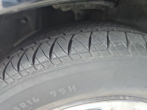 Used 2014 Toyota Camry LE image 16