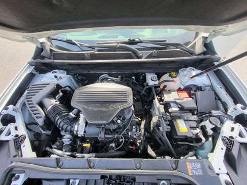 Used 2023 GMC Acadia AT4 w/ Technology Package image 10