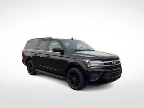 Used 2023 Ford Expedition Max XLT image 3