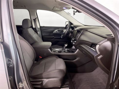 Used 2021 Chevrolet Traverse LT image 27