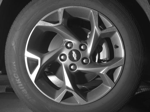 Used 2025 Chevrolet Trax LT w/ LT Convenience Package image 13