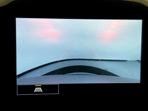 Used 2023 Chevrolet Traverse LT image 15