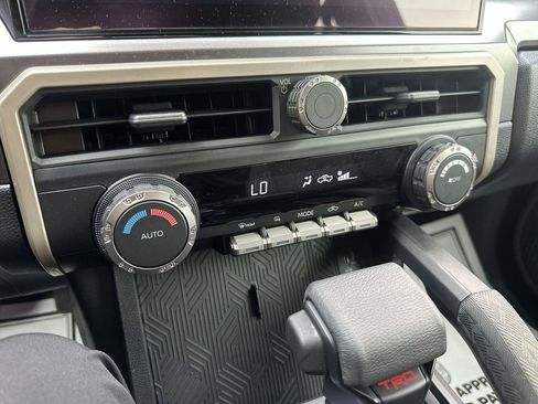 Used 2025 Toyota Tacoma TRD Sport AWD/4WD image 18