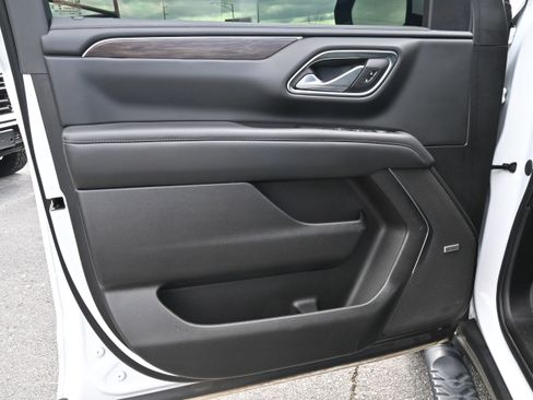 Used 2022 Chevrolet Suburban Z71 w/ Luxury Package image 30