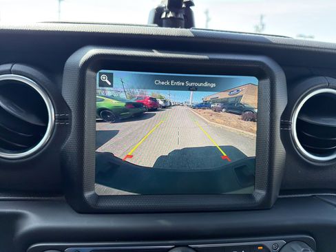 Used 2020 Jeep Gladiator Overland AWD/4WD image 19