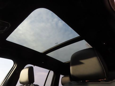 New 2025 Jeep Grand Cherokee Limited w/ Luxury Tech Group II image 7