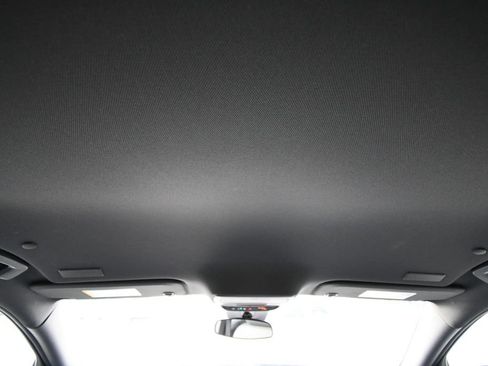 Used 2024 Chevrolet Traverse LT AWD/4WD image 17