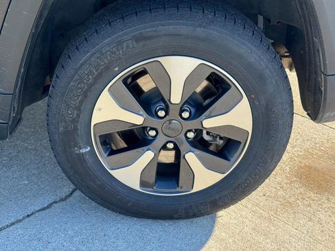 Used 2024 Jeep Grand Cherokee Limited 4xe image 7