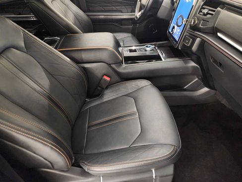 Used 2023 Ford Expedition Platinum RWD image 14