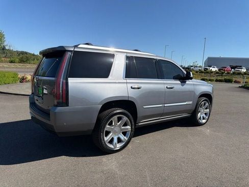 Used 2020 Cadillac Escalade Premium Luxury AWD/4WD image 11