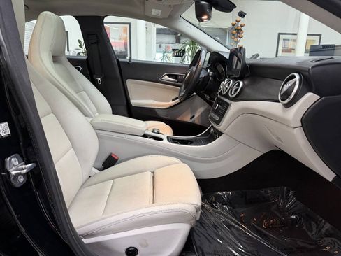 Used 2019 Mercedes-Benz CLA 250 4MATIC image 17