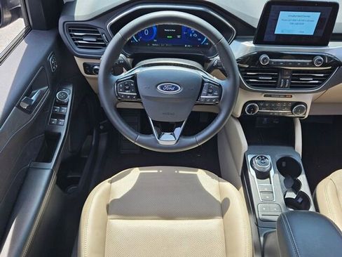 Used 2022 Ford Escape Titanium image 9