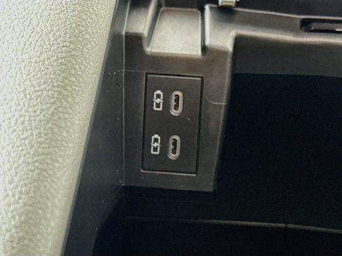 Certified 2026 Toyota Sienna XLE FWD image 35