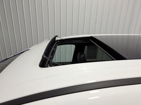 Used 2026 Chrysler Pacifica Limited FWD image 8
