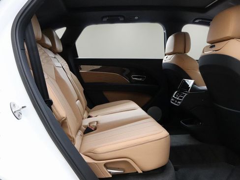 New 2025 Bentley Bentayga Extended Wheelbase image 19