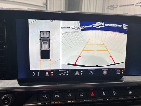 Used 2025 Chevrolet Silverado 1500 High Country w/ Technology Package AWD/4WD image 34