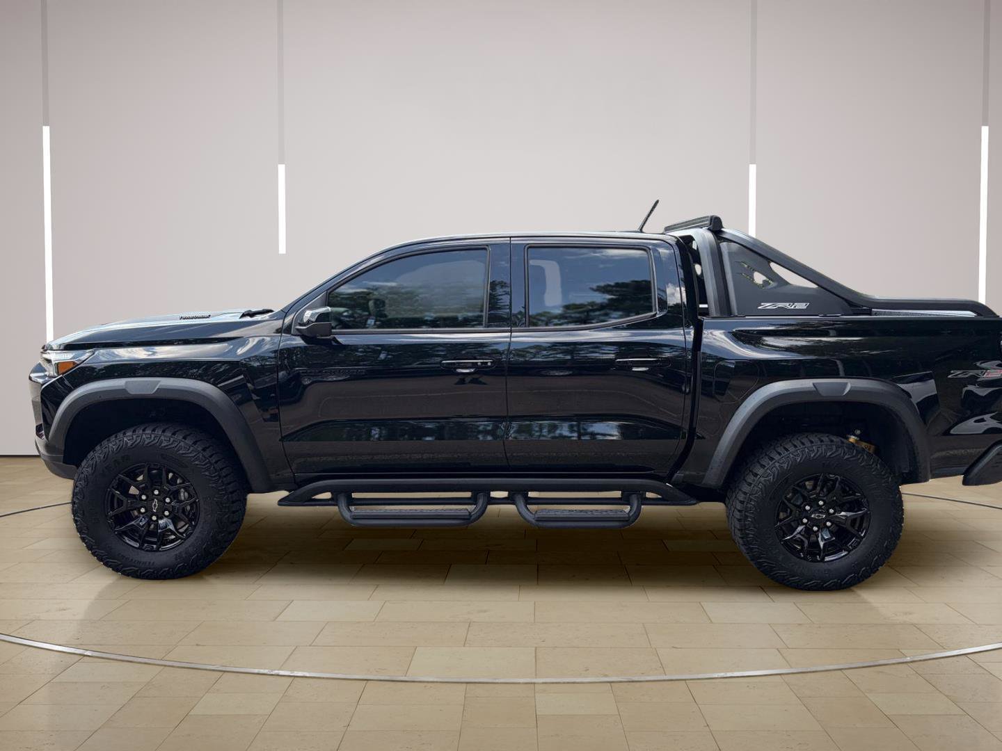 Used 2025 Chevrolet Colorado ZR2 w/ Midnight Edition AWD/4WD image 34