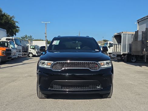 Used 2023 Dodge Durango SXT AWD/4WD image 2