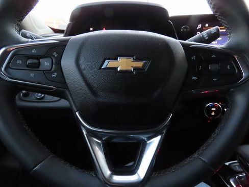 Used 2025 Chevrolet Trax LT w/ LT Convenience Package image 28