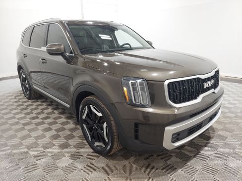 Used 2024 Kia Telluride EX AWD/4WD image 4