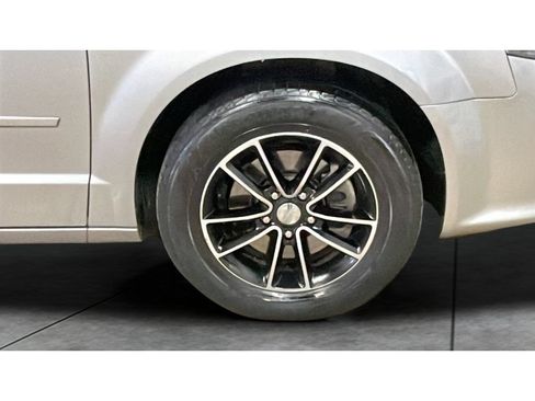 Used 2015 Dodge Grand Caravan SE w/ Quick Order Package 29E SE FWD image 3