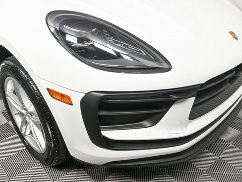 Certified 2025 Porsche Macan image 37