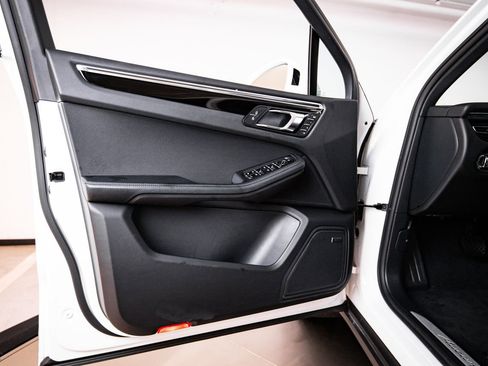 Certified 2026 Porsche Macan S AWD/4WD image 23