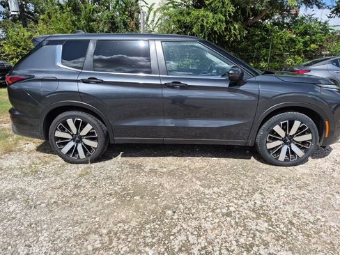 Used 2025 Mitsubishi Outlander AWD image 5