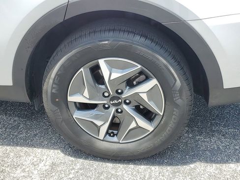 Used 2023 Kia Sorento EX image 5