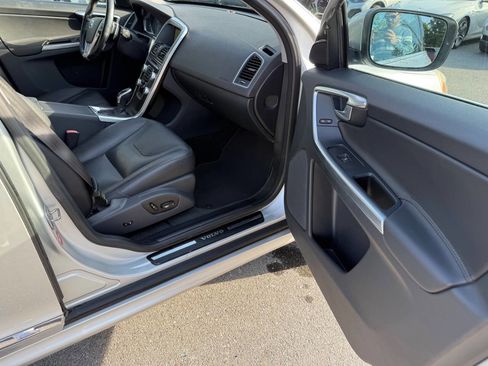 Used 2015 Volvo XC60 T6 AWD/4WD image 10