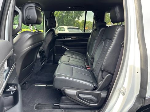 Used 2022 Jeep Wagoneer Series II AWD/4WD image 15