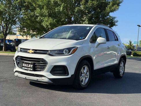 Used 2020 Chevrolet Trax LT w/ LT Convenience Package FWD image 24