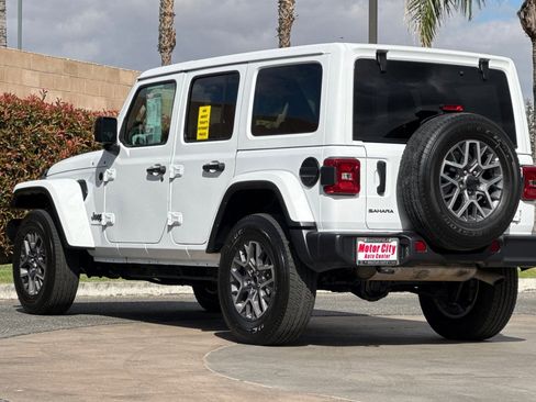 Used 2025 Jeep Wrangler Sahara image 6