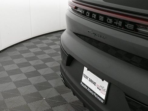 Used 2026 Porsche Cayenne AWD/4WD image 38