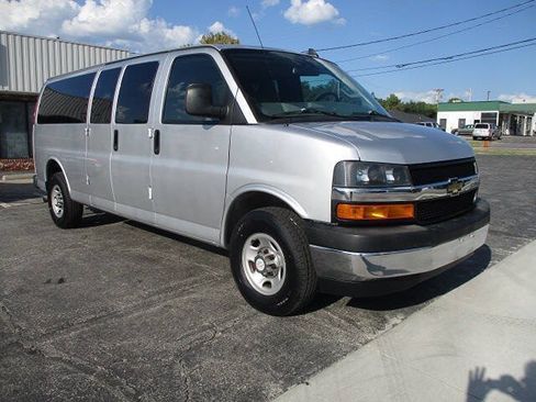 Used 2018 Chevrolet Express 3500 LT w/ LT Preferred Equipment Group RWD image 2