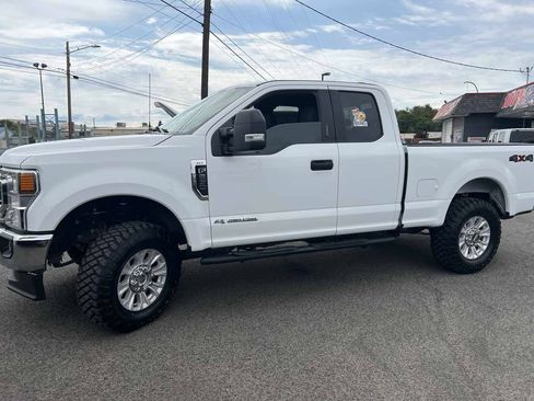 Used 2022 Ford F250 XLT w/ XLT Value Package AWD/4WD image 3