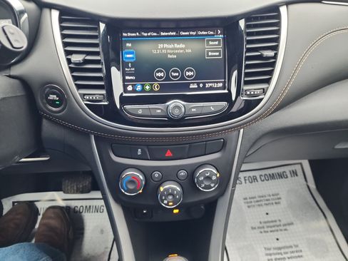 Certified 2022 Chevrolet Trax LT w/ LT Convenience Package image 13