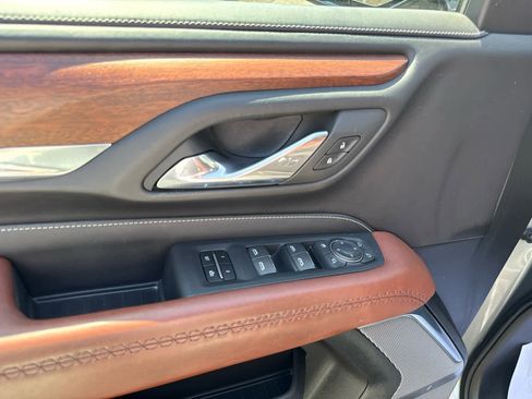 Used 2023 GMC Yukon XL Denali Ultimate AWD/4WD image 13