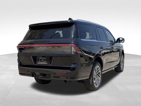 Used 2025 Lincoln Navigator Reserve AWD/4WD image 10