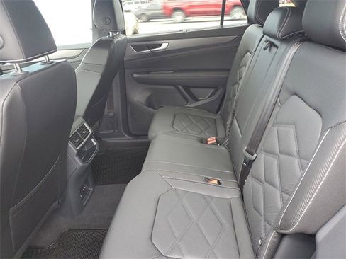 Certified 2025 Volkswagen Atlas Cross Sport SE w/ Panoramic Sunroof Package image 11