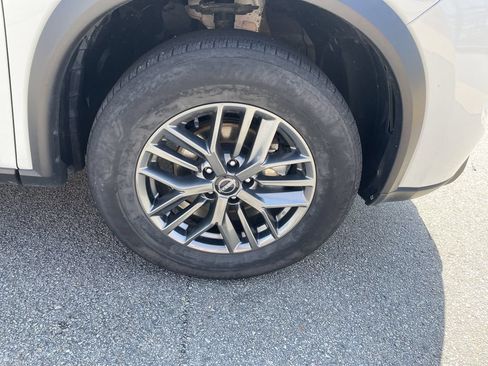 Used 2024 Nissan Rogue S FWD image 11