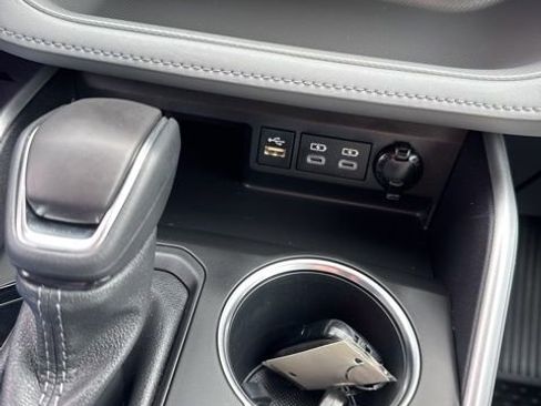 Used 2023 Toyota Highlander LE image 33