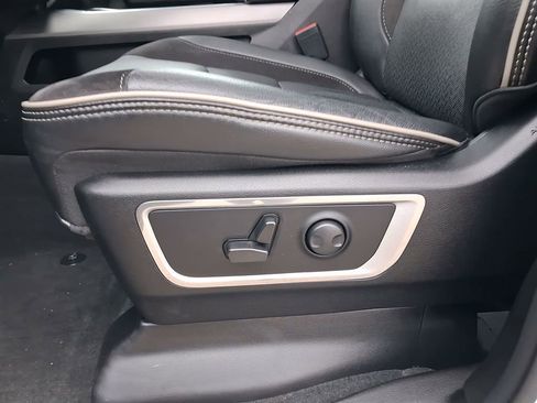 Used 2024 RAM 1500 Laramie image 26