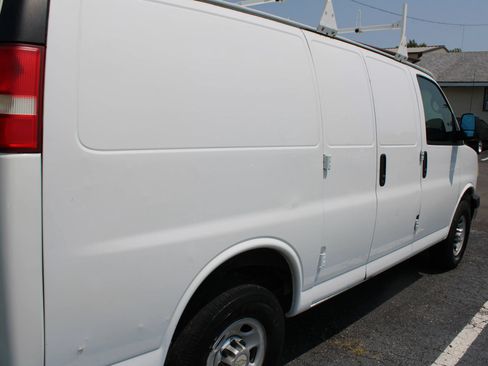 Used 2013 Chevrolet Express 3500 RWD image 8