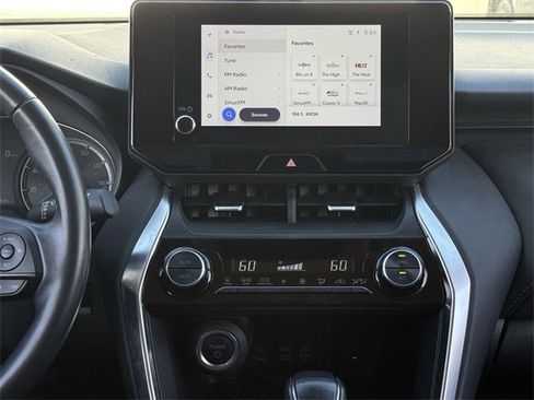 Used 2024 Toyota Venza LE image 16