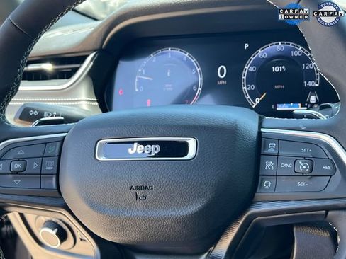 Certified 2025 Jeep Grand Cherokee Laredo X image 30