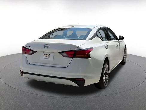 Used 2025 Nissan Altima 2.5 SV FWD image 14