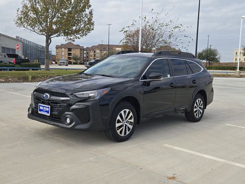 Used 2025 Subaru Outback Premium image 8