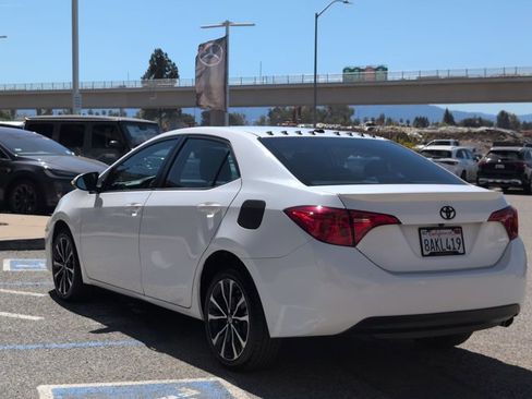 Used 2017 Toyota Corolla SE w/ SE Premium Package image 8