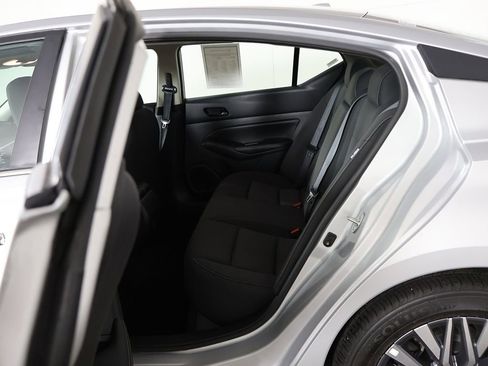 Used 2025 Nissan Altima 2.5 SV FWD image 26